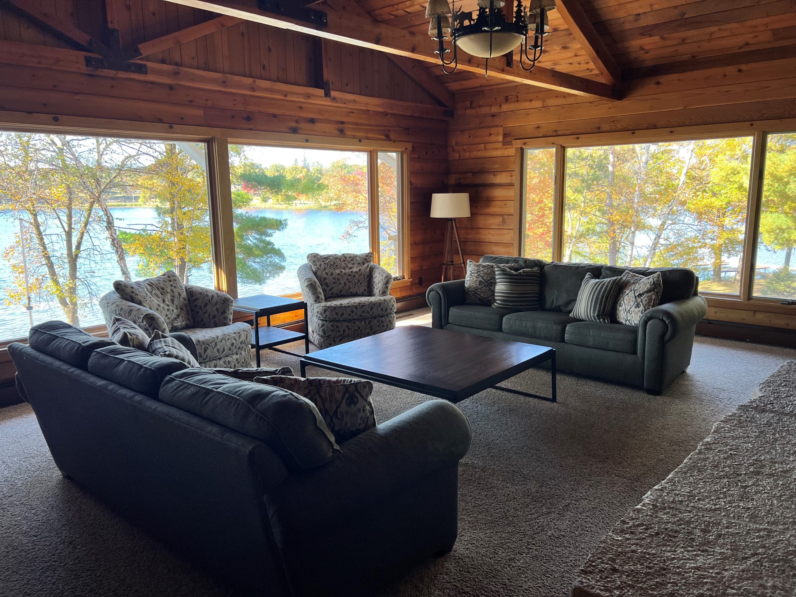 LIVING ROOM WITH VIEW OF LAKE