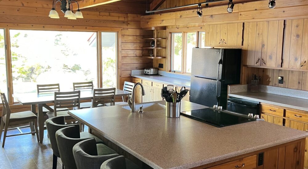 Shadow Lake Retreat has a fully equipped kitchen